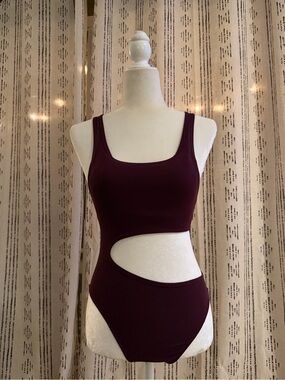 Alphalete Cutout Bodysuit in Burgundy